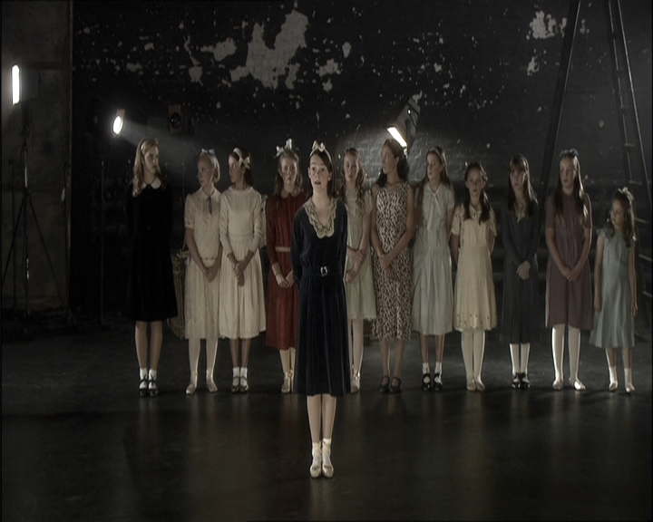 EmmaWatonFan-dot-nl_BalletShoes1591.jpg