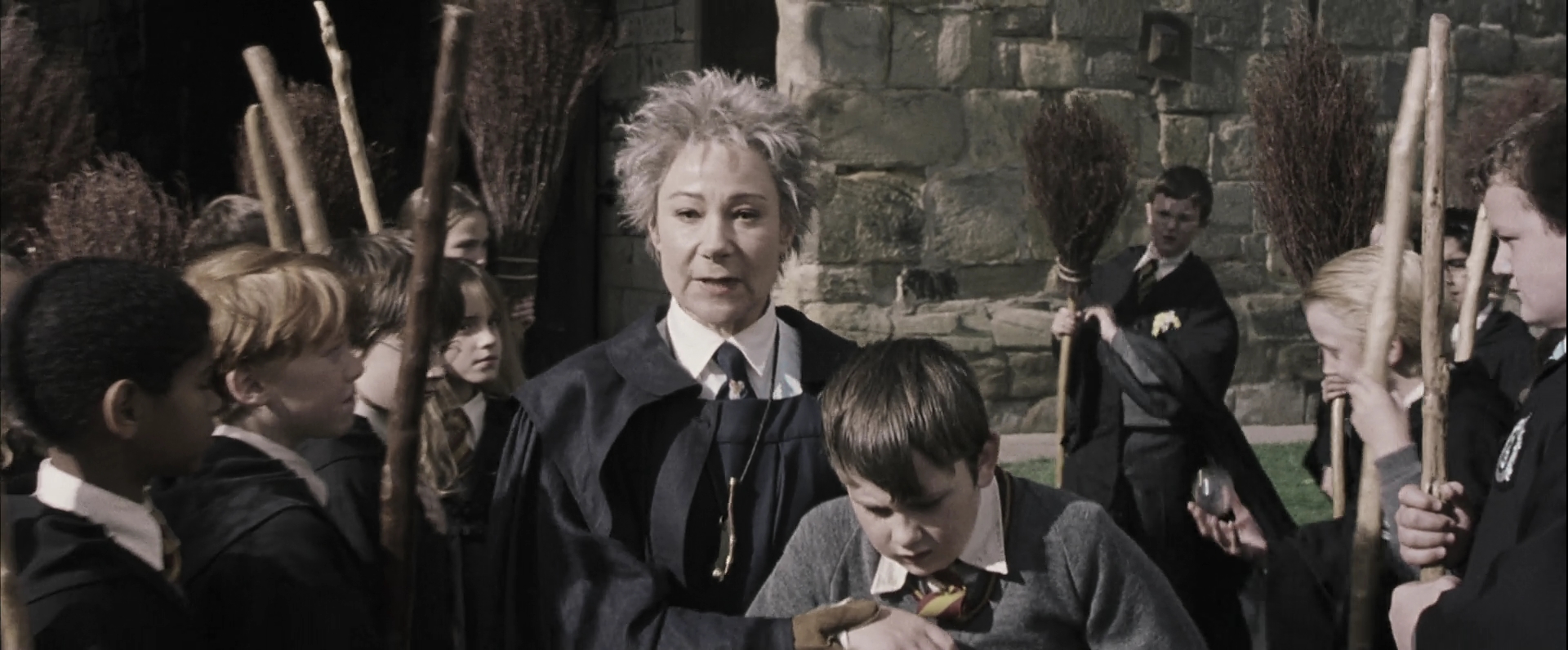 EmmaWatsonFan-dot-nl_HarryPotterandthePhilosophersStone1366.jpg EmmaWatsonFan-dot-nl_HarryPotterandthePhilosophersStone1366.jpg