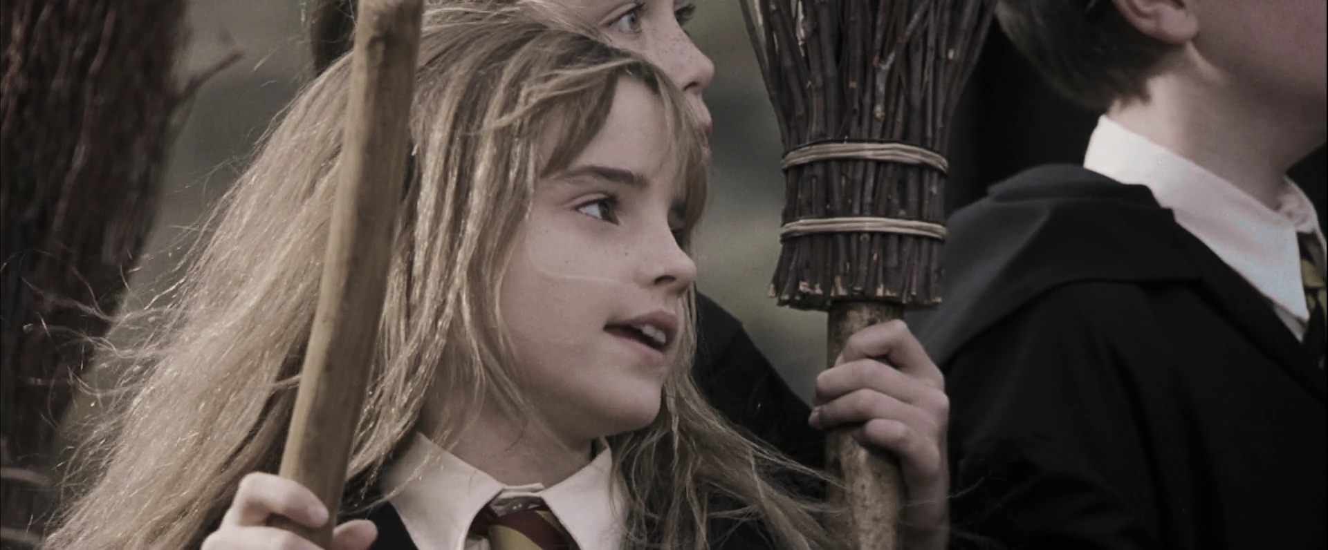 EmmaWatsonFan-dot-nl_HarryPotterandthePhilosophersStone1404.jpg EmmaWatsonFan-dot-nl_HarryPotterandthePhilosophersStone1404.jpg