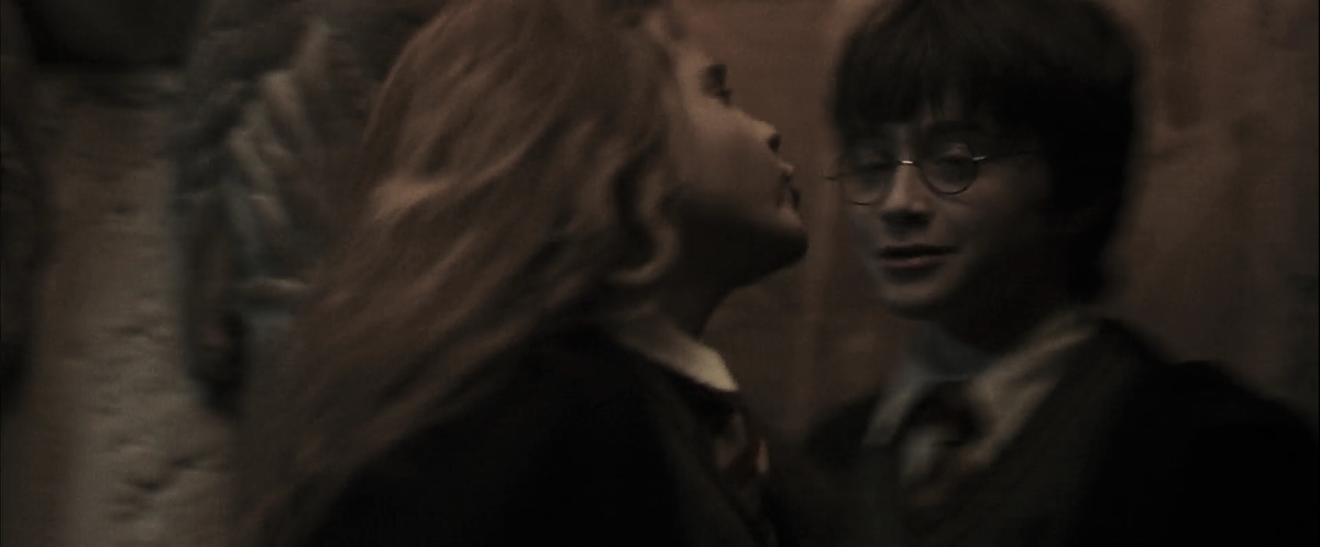EmmaWatsonFan-dot-nl_HarryPotterandthePhilosophersStone1625.jpg EmmaWatsonFan-dot-nl_HarryPotterandthePhilosophersStone1625.jpg