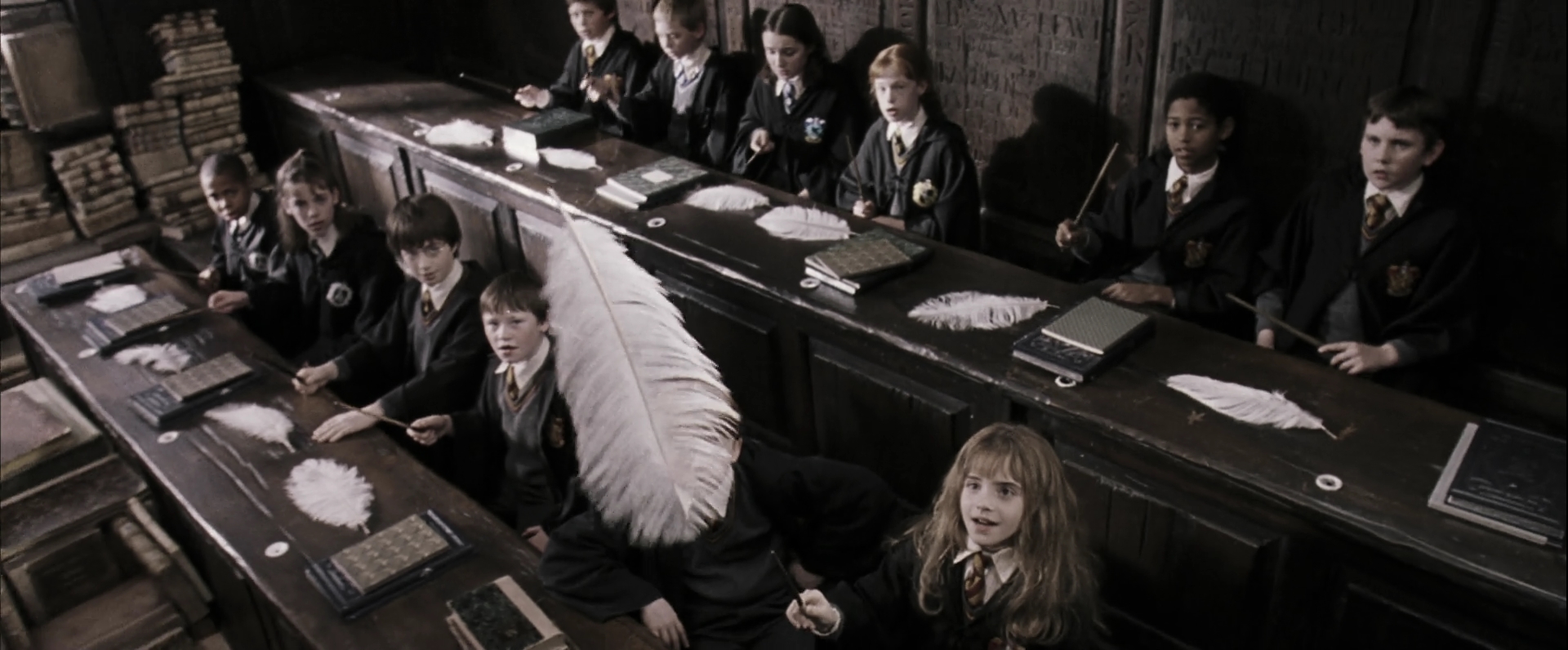 EmmaWatsonFan-dot-nl_HarryPotterandthePhilosophersStone1915.jpg EmmaWatsonFan-dot-nl_HarryPotterandthePhilosophersStone1915.jpg