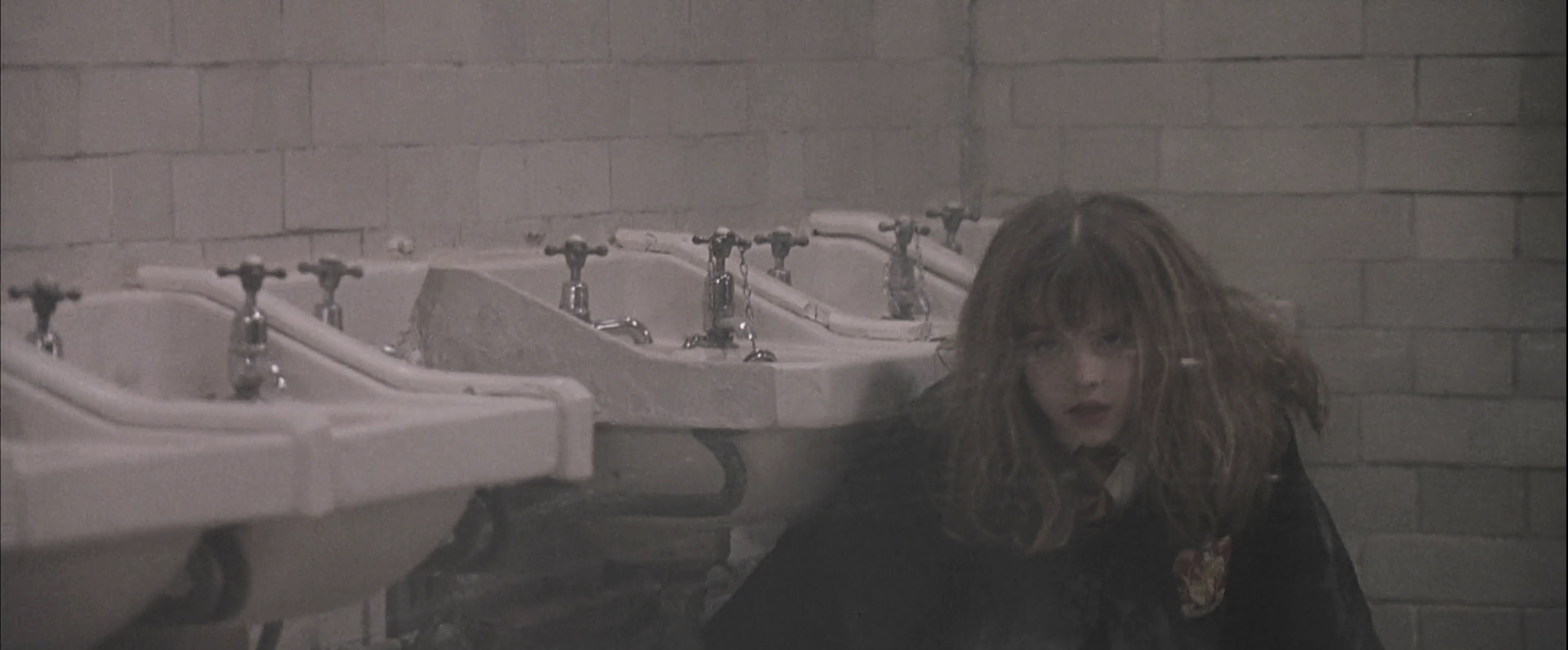EmmaWatsonFan-dot-nl_HarryPotterandthePhilosophersStone2200.jpg