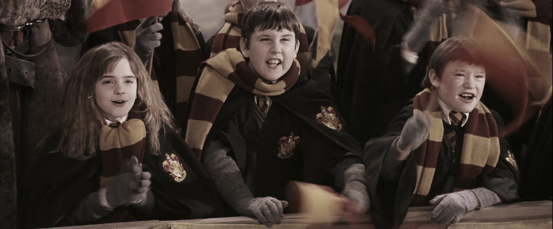 EmmaWatsonFan-dot-nl_HarryPotterandthePhilosophersStone2490.jpg EmmaWatsonFan-dot-nl_HarryPotterandthePhilosophersStone2490.jpg