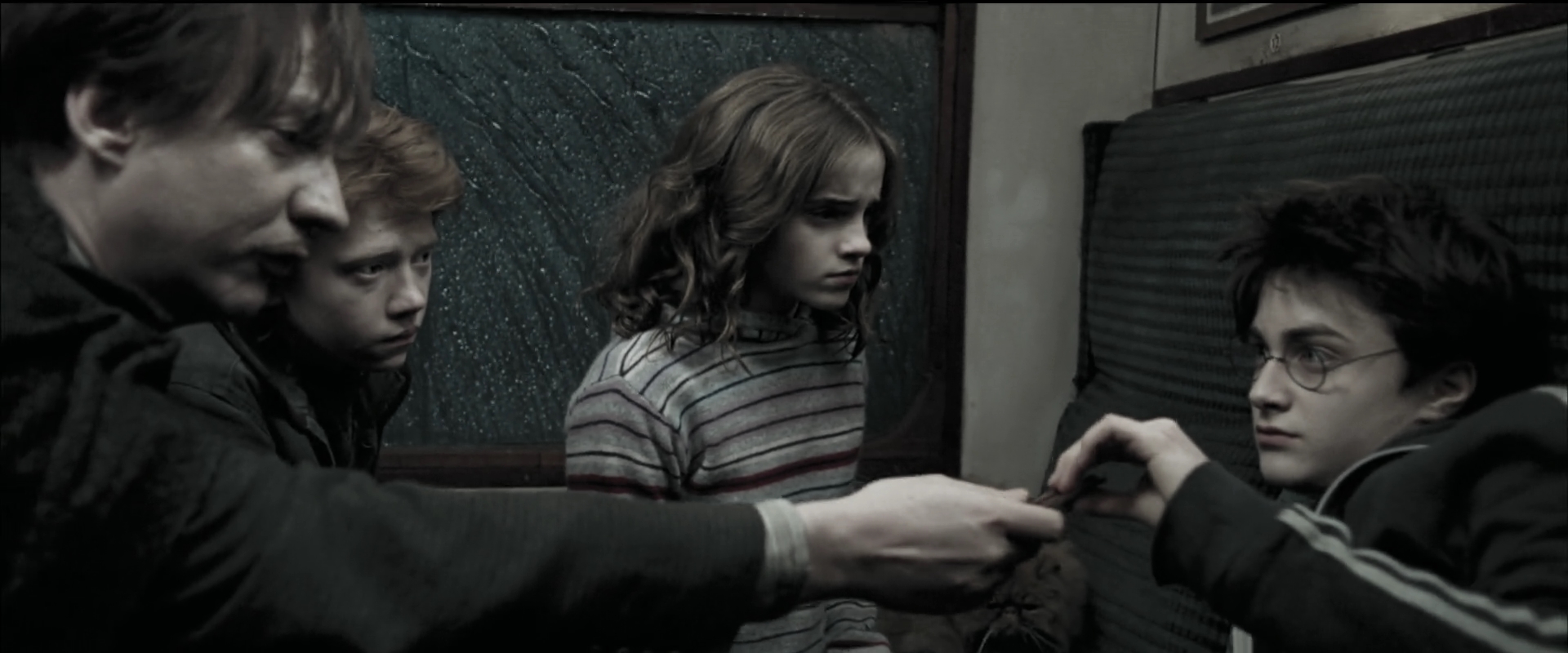 EmmaWatsonFan_dot_nl-HarryPotterAndThePrisonerOfAzkaban0429.jpg EmmaWatsonFan_dot_nl-HarryPotterAndThePrisonerOfAzkaban0429.jpg