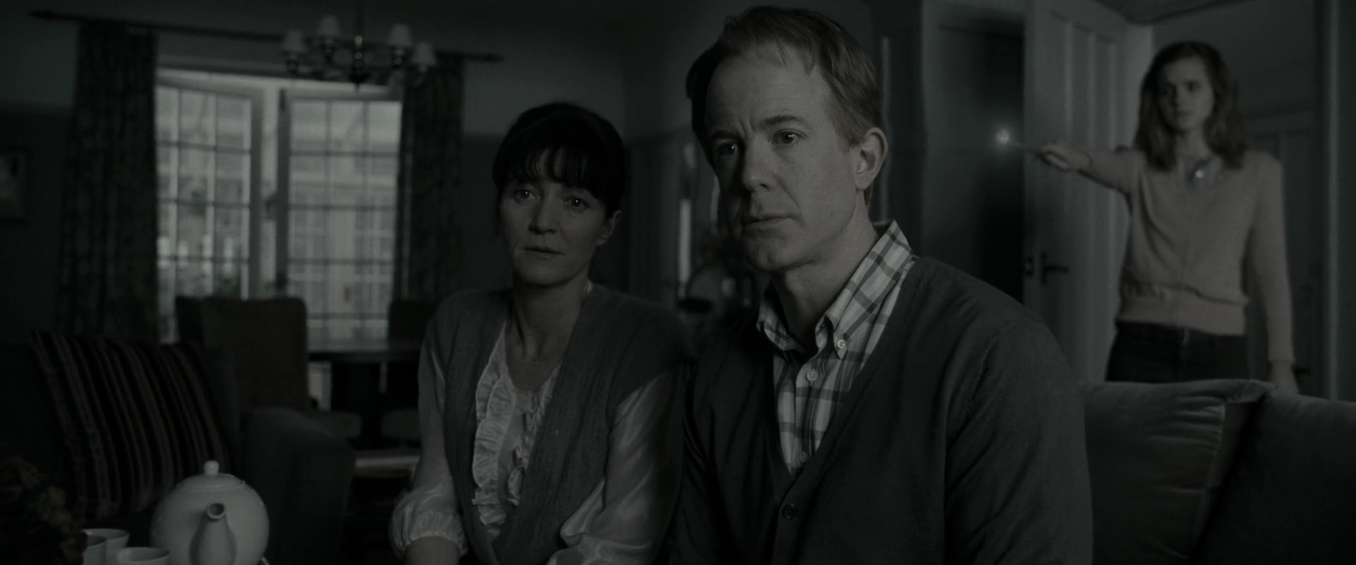 EmmaWatsonFan_dot_nl-HarryPotterAndTheDeathlyHallowsPart1-0140.jpg