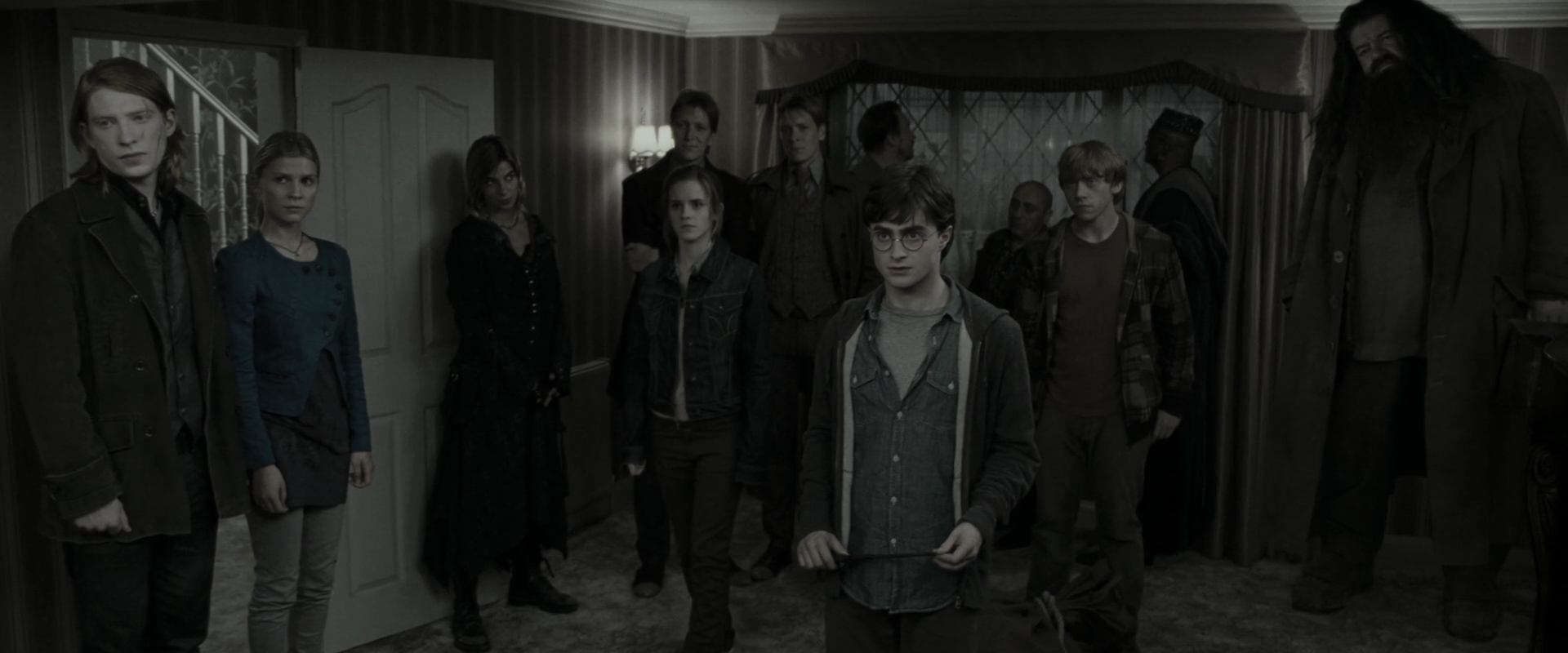 EmmaWatsonFan_dot_nl-HarryPotterAndTheDeathlyHallowsPart1-0718.jpg