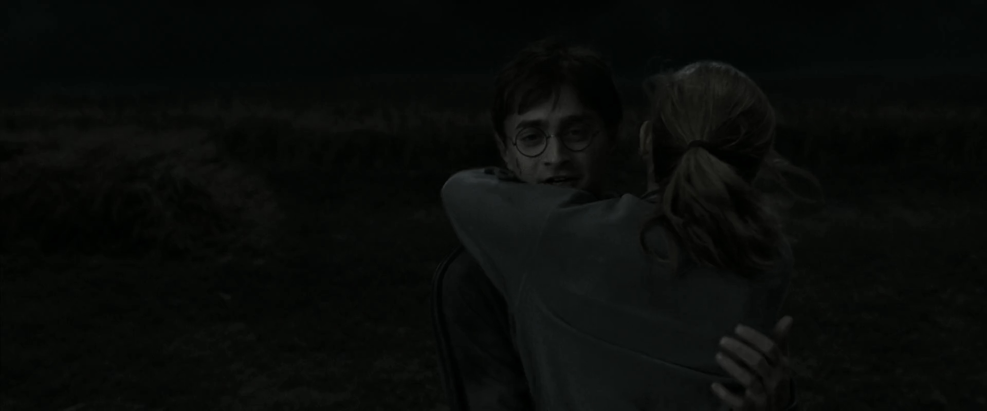 EmmaWatsonFan_dot_nl-HarryPotterAndTheDeathlyHallowsPart1-1229.jpg