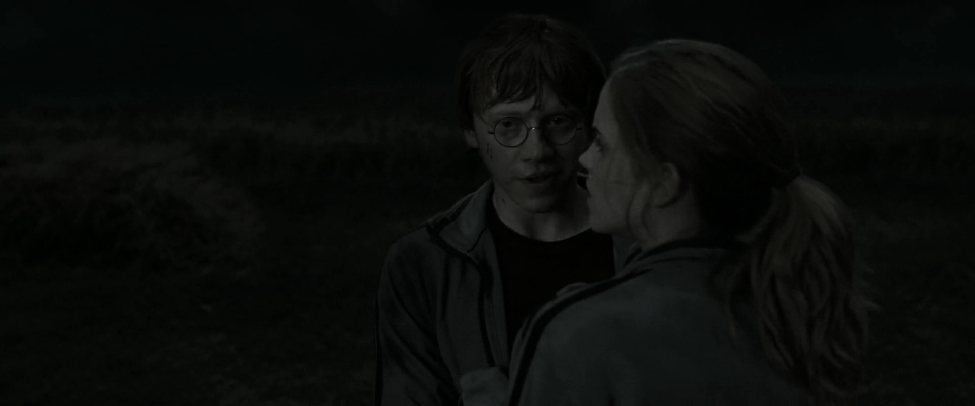 EmmaWatsonFan_dot_nl-HarryPotterAndTheDeathlyHallowsPart1-1233.jpg