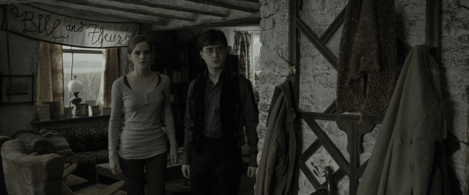 EmmaWatsonFan_dot_nl-HarryPotterAndTheDeathlyHallowsPart1-1633.jpg