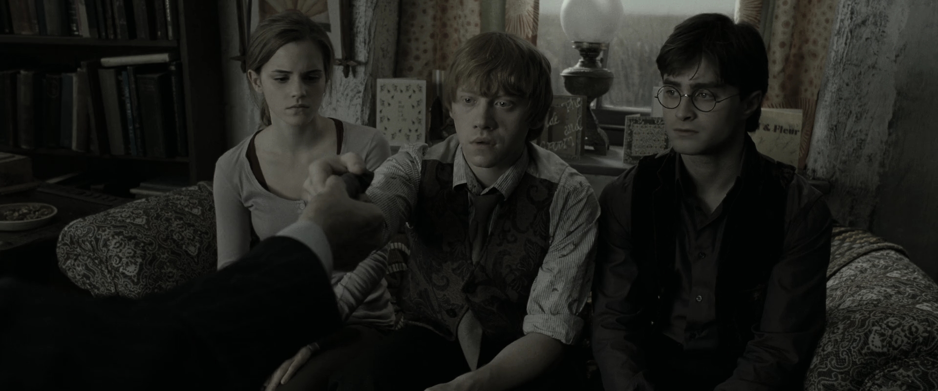 EmmaWatsonFan_dot_nl-HarryPotterAndTheDeathlyHallowsPart1-1687.jpg EmmaWatsonFan_dot_nl-HarryPotterAndTheDeathlyHallowsPart1-1687.jpg