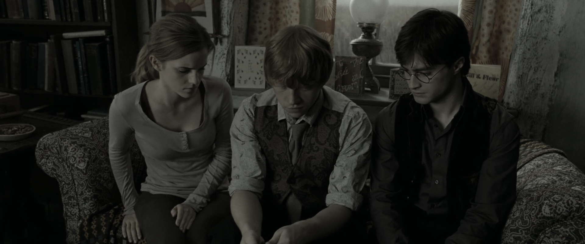 EmmaWatsonFan_dot_nl-HarryPotterAndTheDeathlyHallowsPart1-1689.jpg EmmaWatsonFan_dot_nl-HarryPotterAndTheDeathlyHallowsPart1-1689.jpg