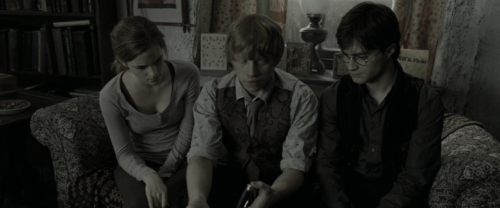 EmmaWatsonFan_dot_nl-HarryPotterAndTheDeathlyHallowsPart1-1694.jpg EmmaWatsonFan_dot_nl-HarryPotterAndTheDeathlyHallowsPart1-1694.jpg