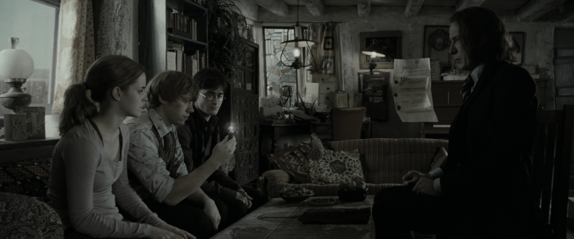 EmmaWatsonFan_dot_nl-HarryPotterAndTheDeathlyHallowsPart1-1703.jpg