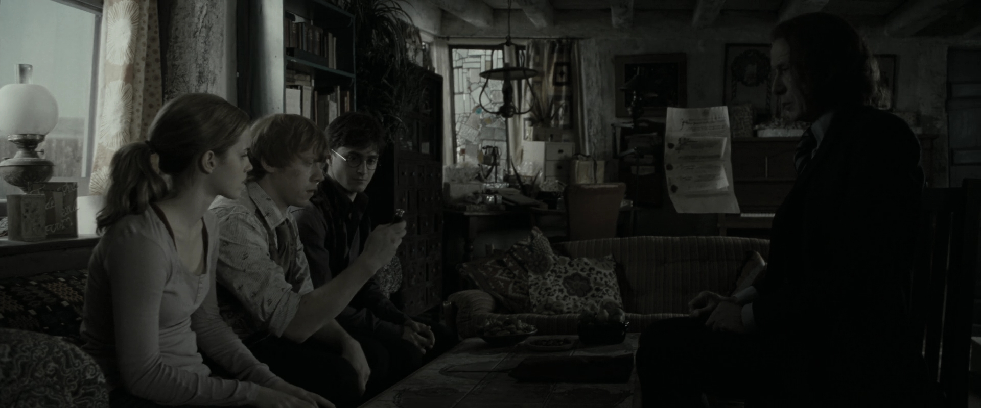 EmmaWatsonFan_dot_nl-HarryPotterAndTheDeathlyHallowsPart1-1708.jpg