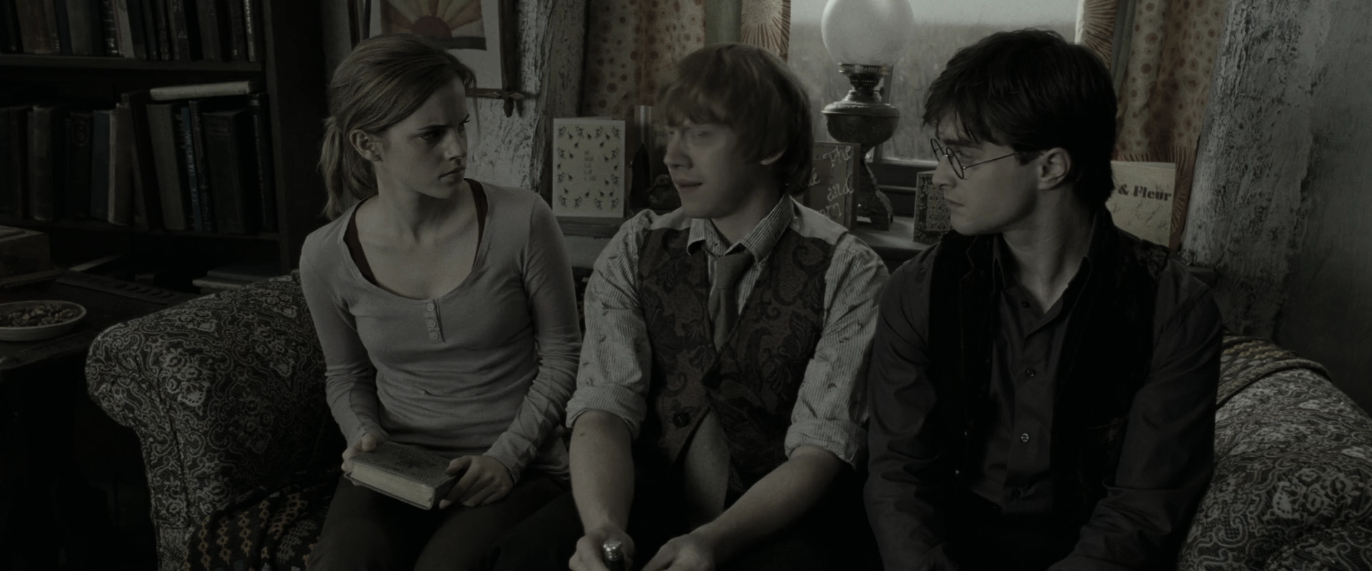 EmmaWatsonFan_dot_nl-HarryPotterAndTheDeathlyHallowsPart1-1741.jpg EmmaWatsonFan_dot_nl-HarryPotterAndTheDeathlyHallowsPart1-1741.jpg