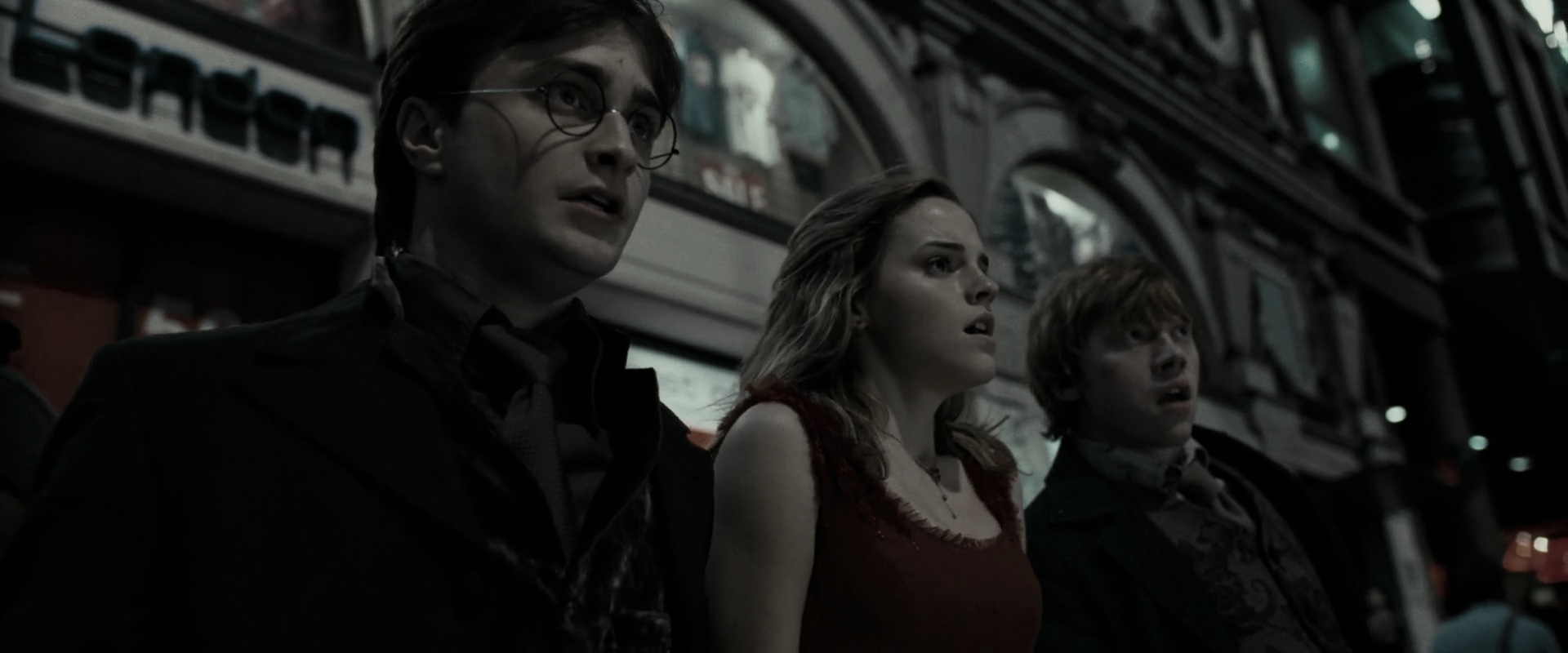 EmmaWatsonFan_dot_nl-HarryPotterAndTheDeathlyHallowsPart1-2103.jpg EmmaWatsonFan_dot_nl-HarryPotterAndTheDeathlyHallowsPart1-2103.jpg