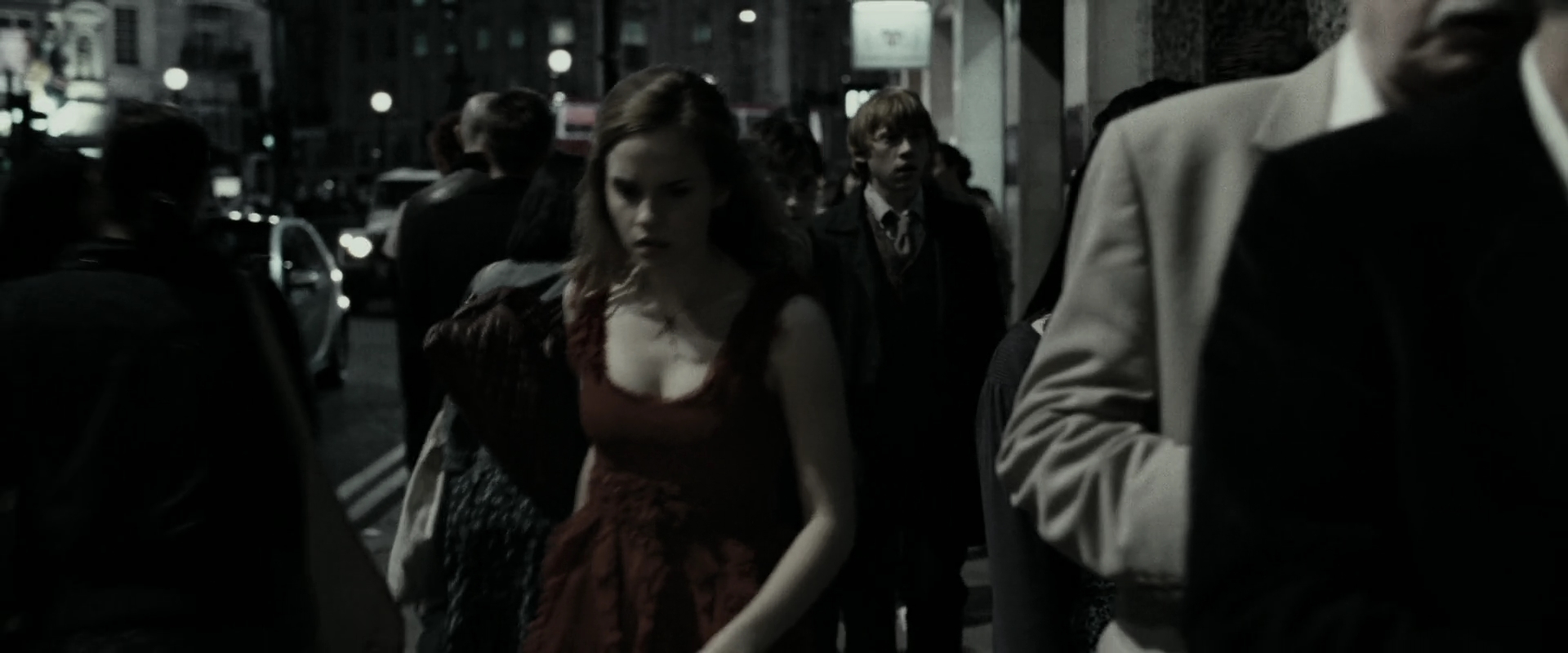 EmmaWatsonFan_dot_nl-HarryPotterAndTheDeathlyHallowsPart1-2107.jpg