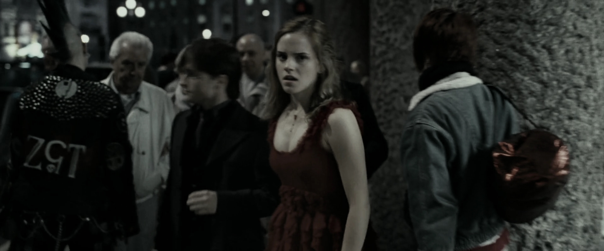 EmmaWatsonFan_dot_nl-HarryPotterAndTheDeathlyHallowsPart1-2118.jpg EmmaWatsonFan_dot_nl-HarryPotterAndTheDeathlyHallowsPart1-2118.jpg