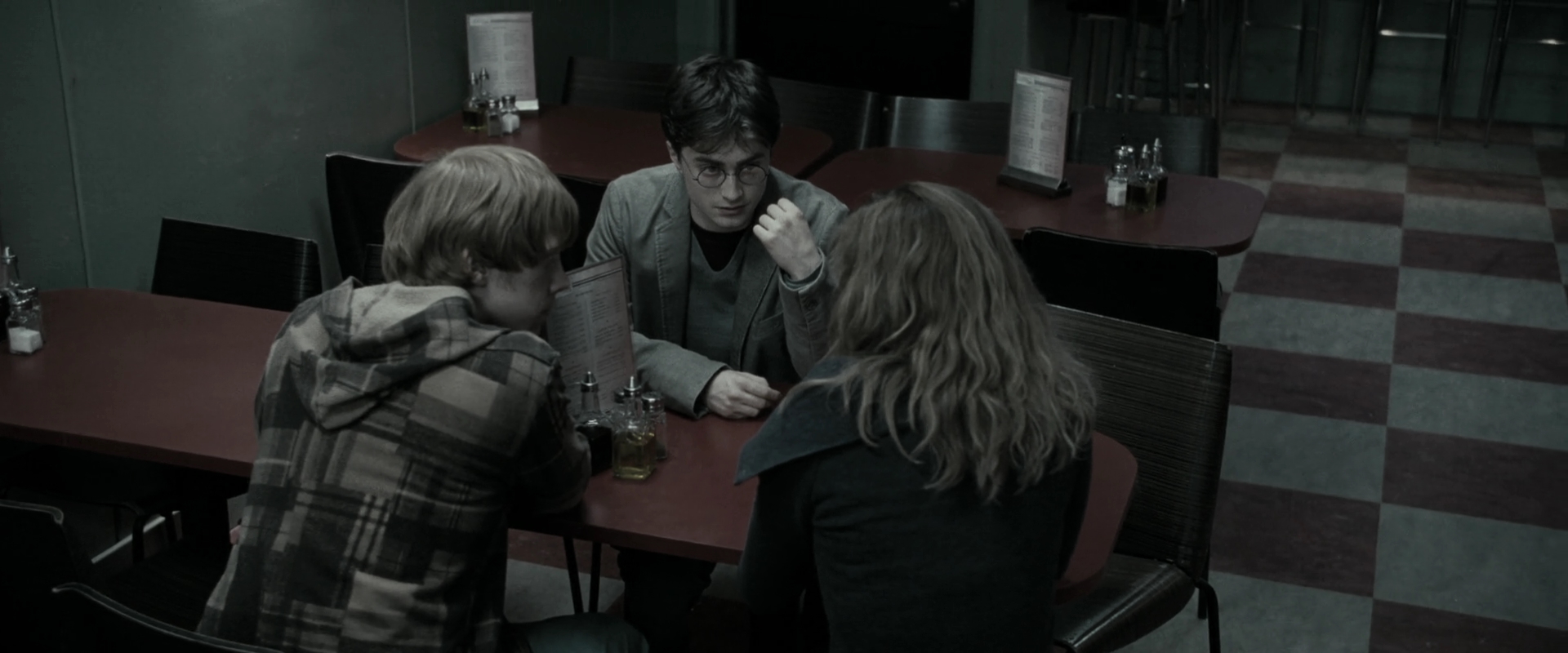 EmmaWatsonFan_dot_nl-HarryPotterAndTheDeathlyHallowsPart1-2186.jpg EmmaWatsonFan_dot_nl-HarryPotterAndTheDeathlyHallowsPart1-2186.jpg