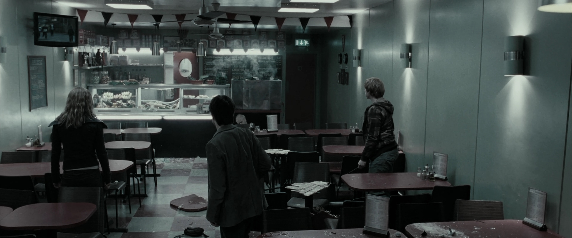 EmmaWatsonFan_dot_nl-HarryPotterAndTheDeathlyHallowsPart1-2239.jpg
