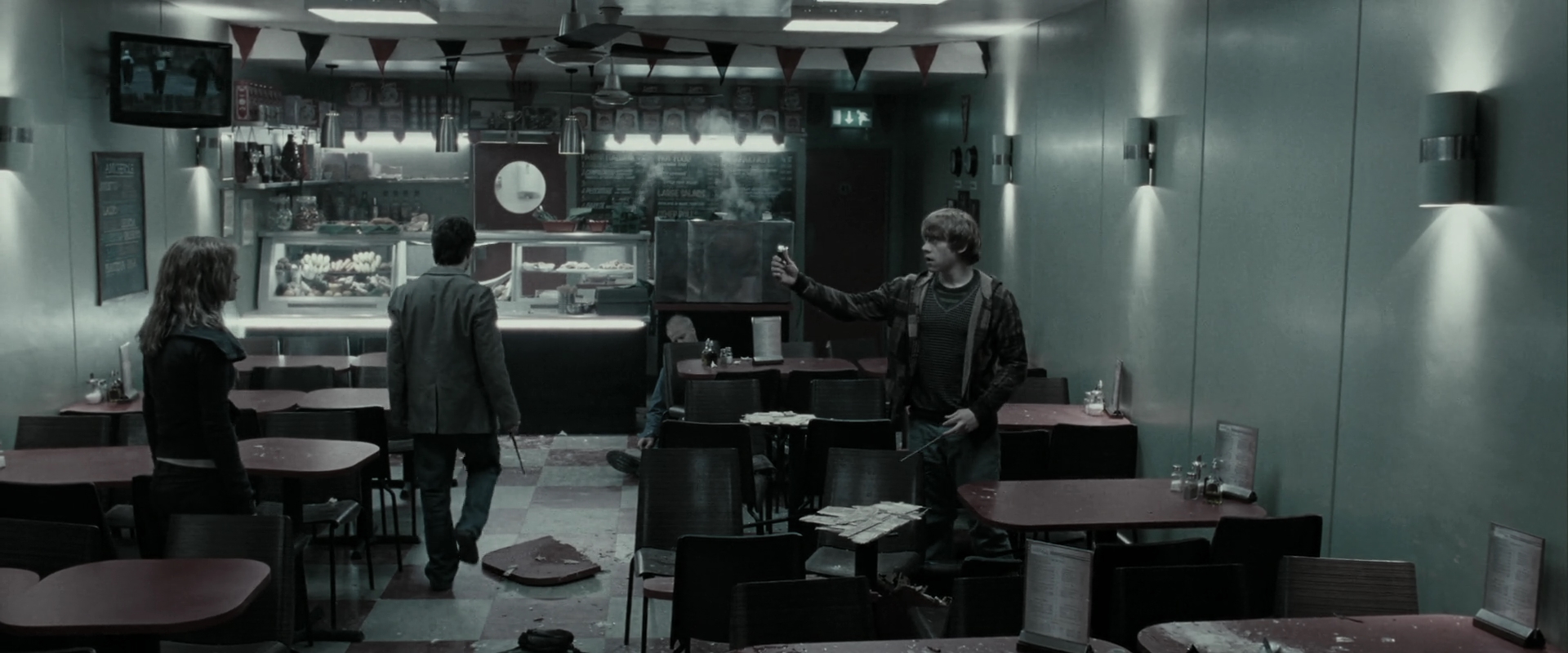 EmmaWatsonFan_dot_nl-HarryPotterAndTheDeathlyHallowsPart1-2243.jpg EmmaWatsonFan_dot_nl-HarryPotterAndTheDeathlyHallowsPart1-2243.jpg