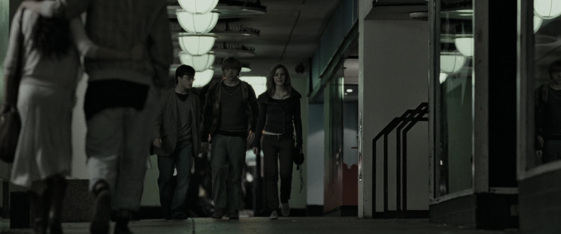 EmmaWatsonFan_dot_nl-HarryPotterAndTheDeathlyHallowsPart1-2335.jpg EmmaWatsonFan_dot_nl-HarryPotterAndTheDeathlyHallowsPart1-2335.jpg