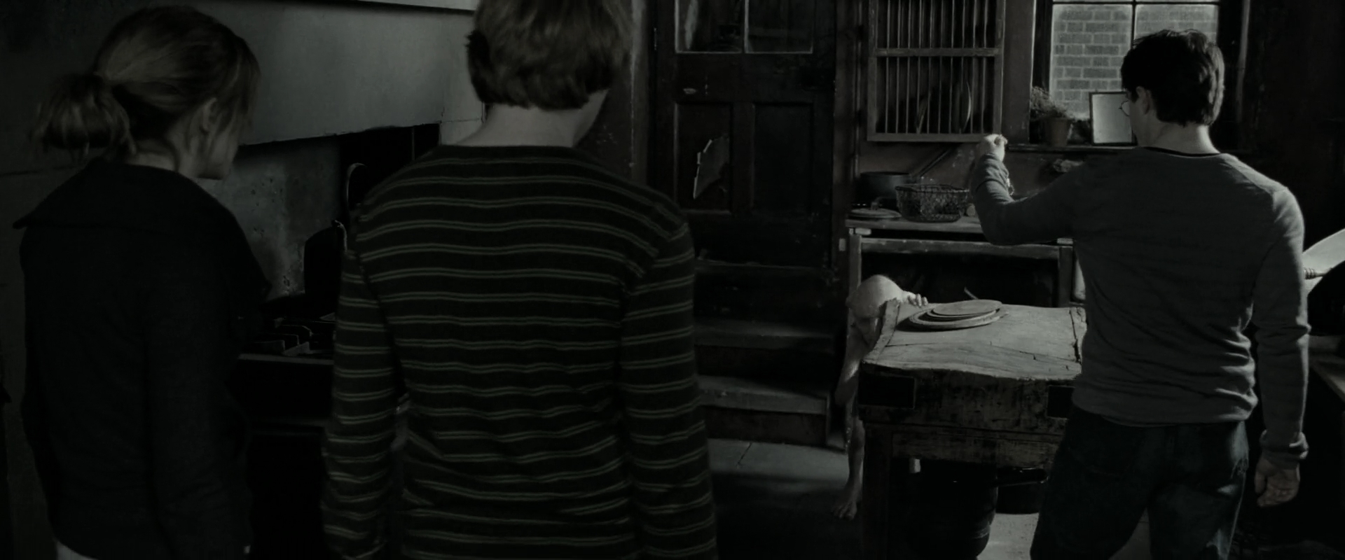 EmmaWatsonFan_dot_nl-HarryPotterAndTheDeathlyHallowsPart1-2580.jpg EmmaWatsonFan_dot_nl-HarryPotterAndTheDeathlyHallowsPart1-2580.jpg