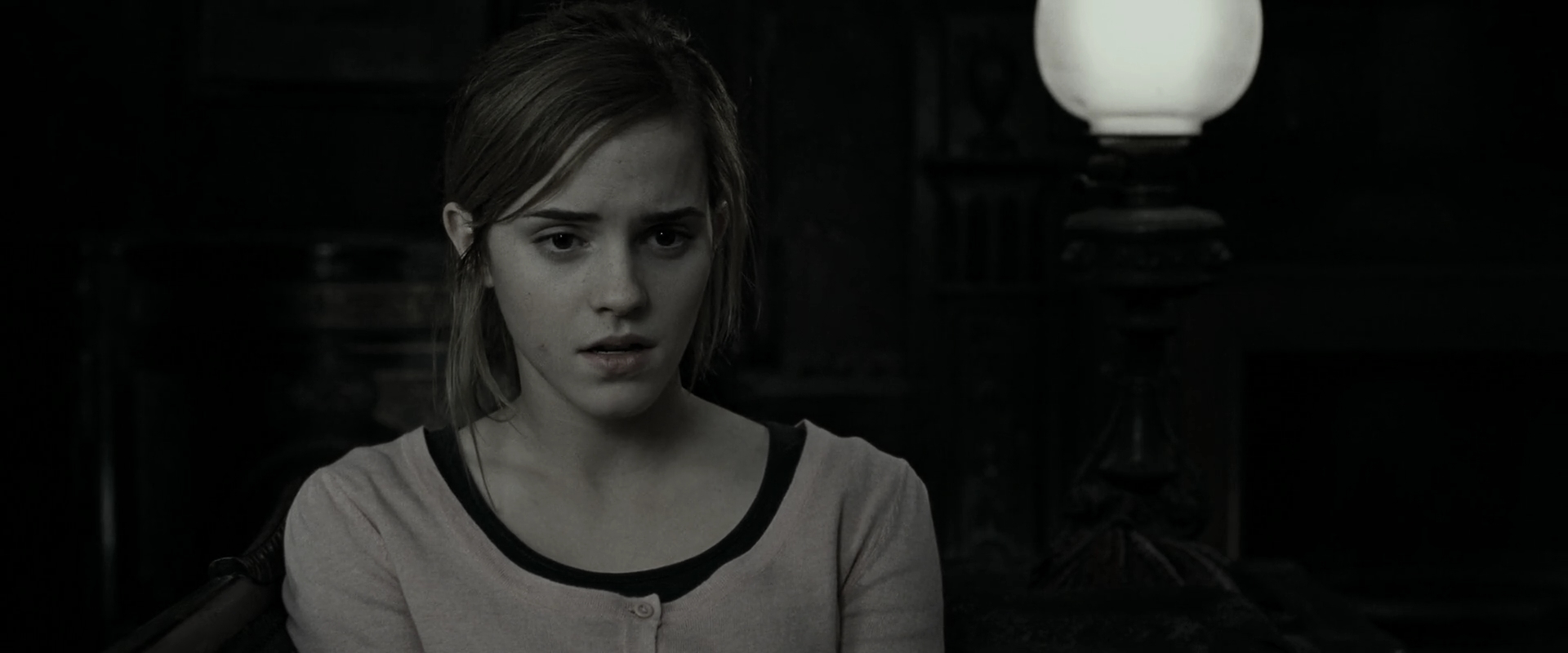 EmmaWatsonFan_dot_nl-HarryPotterAndTheDeathlyHallowsPart1-2789.jpg