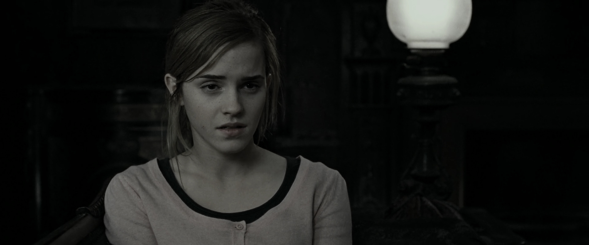 EmmaWatsonFan_dot_nl-HarryPotterAndTheDeathlyHallowsPart1-2795.jpg