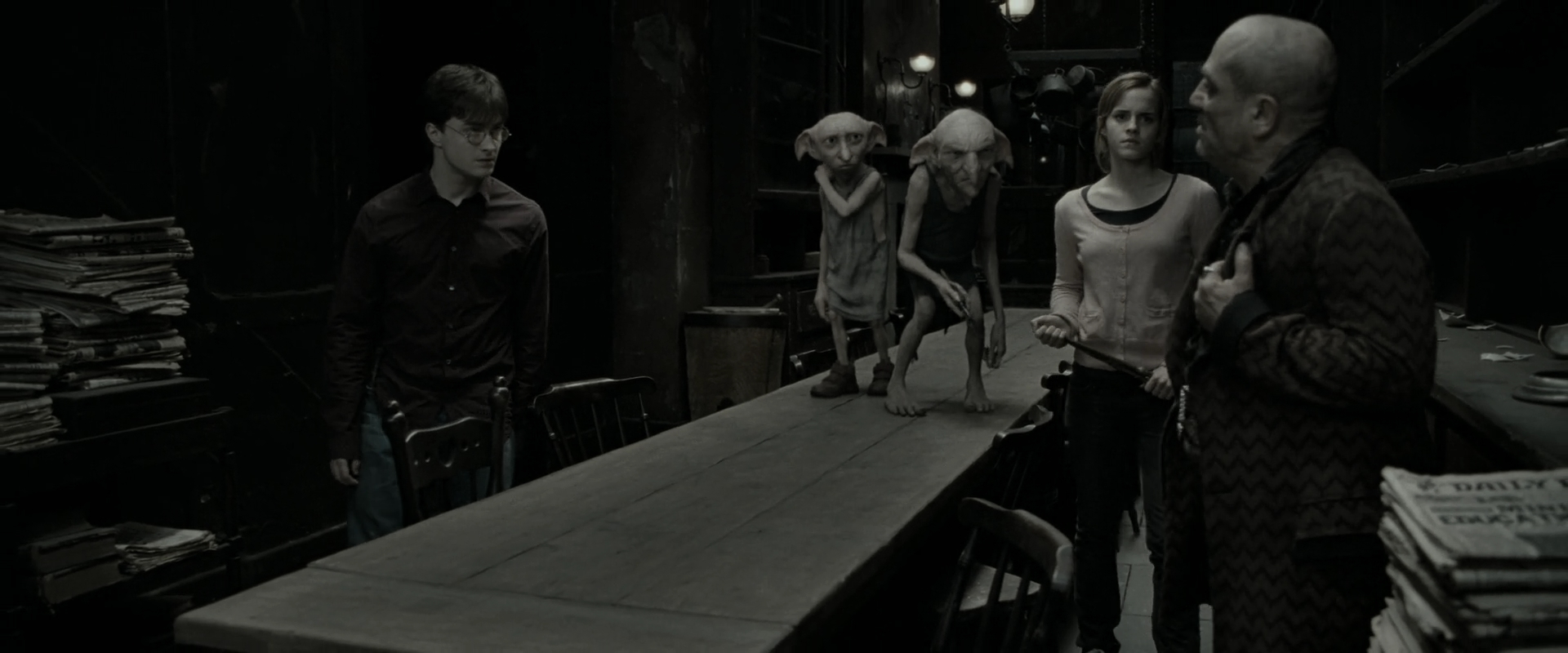 EmmaWatsonFan_dot_nl-HarryPotterAndTheDeathlyHallowsPart1-2850.jpg