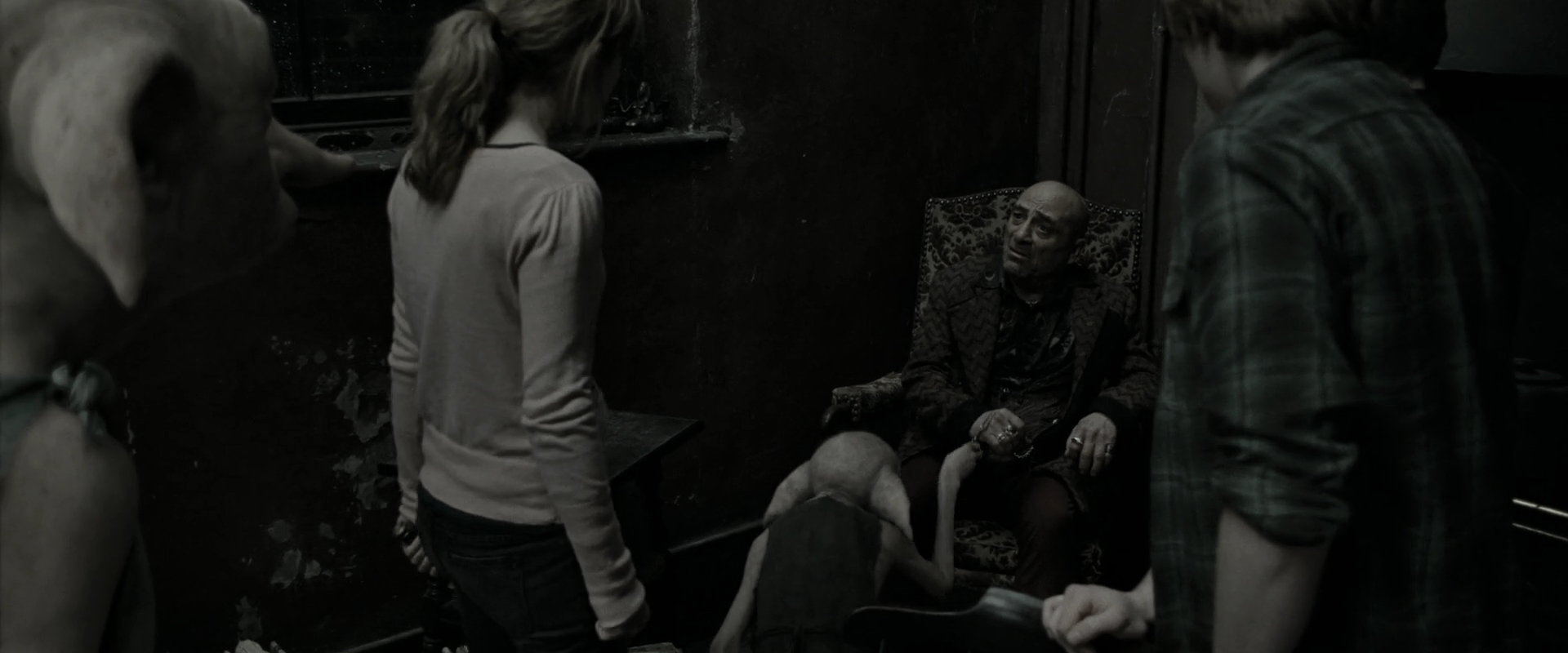 EmmaWatsonFan_dot_nl-HarryPotterAndTheDeathlyHallowsPart1-2867.jpg EmmaWatsonFan_dot_nl-HarryPotterAndTheDeathlyHallowsPart1-2867.jpg