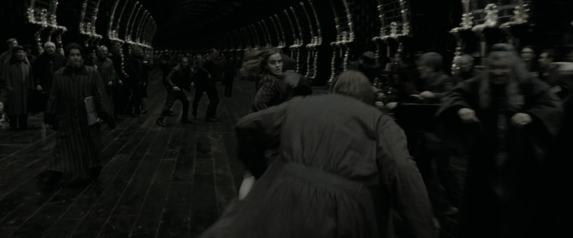 EmmaWatsonFan_dot_nl-HarryPotterAndTheDeathlyHallowsPart1-3664.jpg