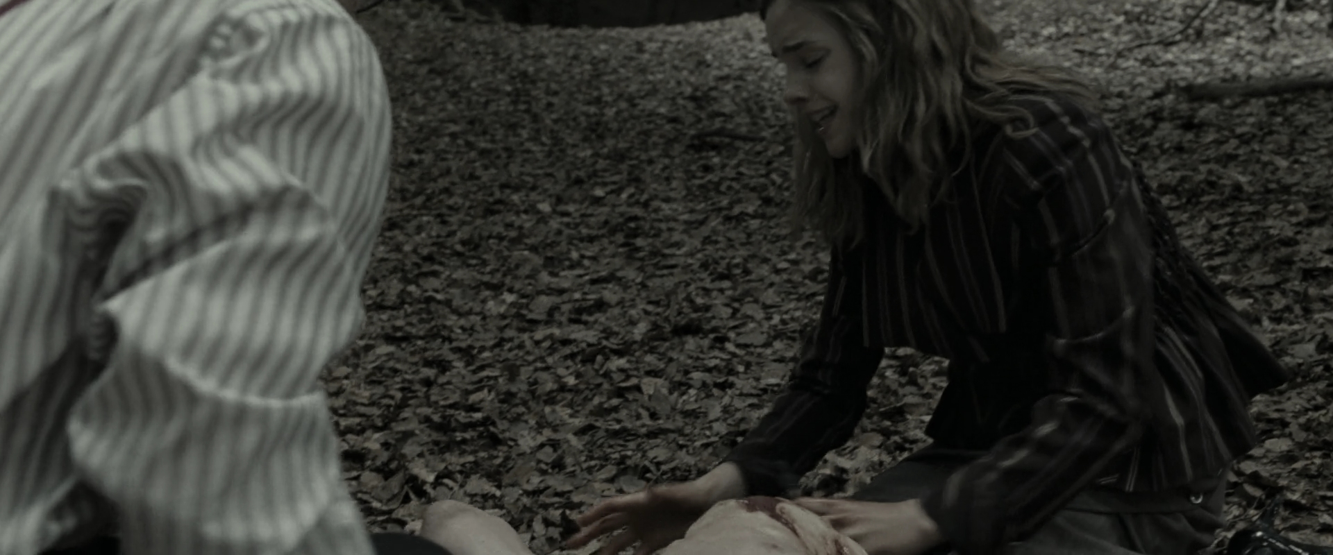 EmmaWatsonFan_dot_nl-HarryPotterAndTheDeathlyHallowsPart1-3751.jpg
