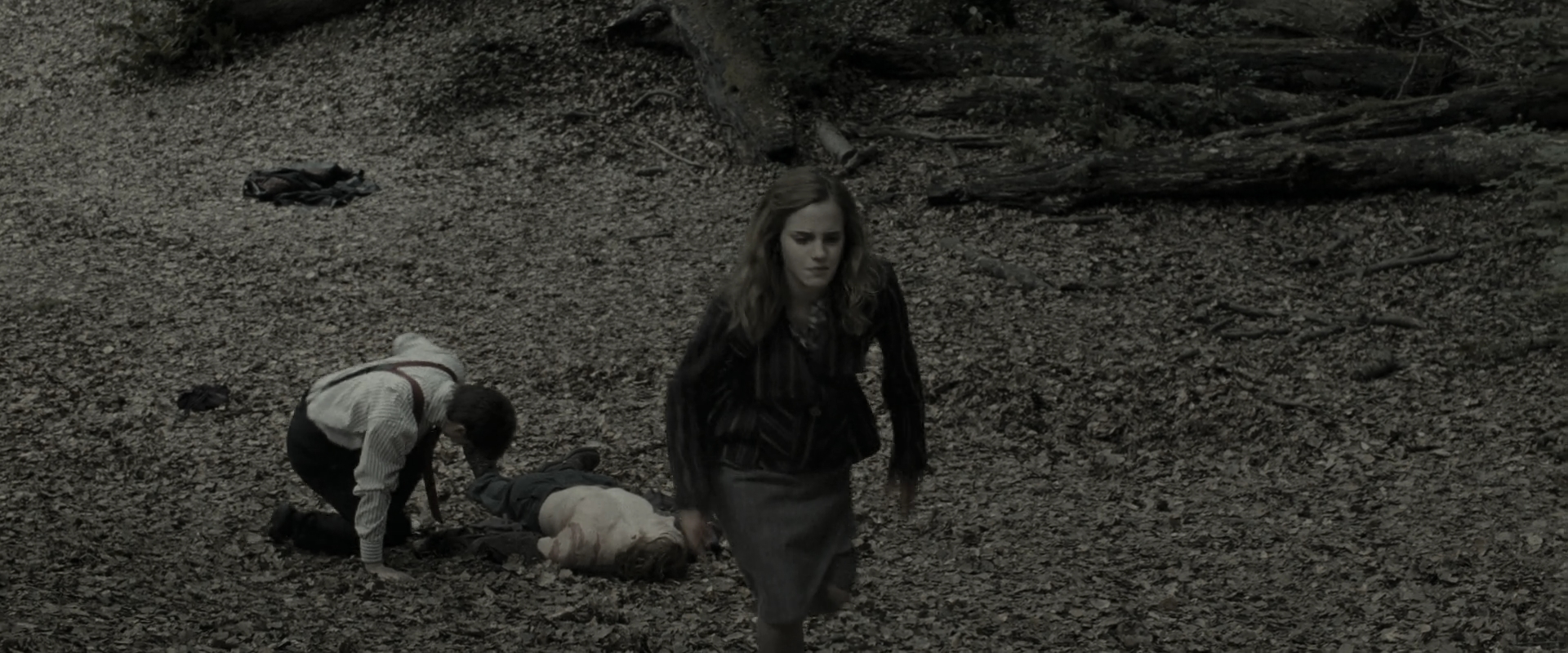 EmmaWatsonFan_dot_nl-HarryPotterAndTheDeathlyHallowsPart1-3791.jpg