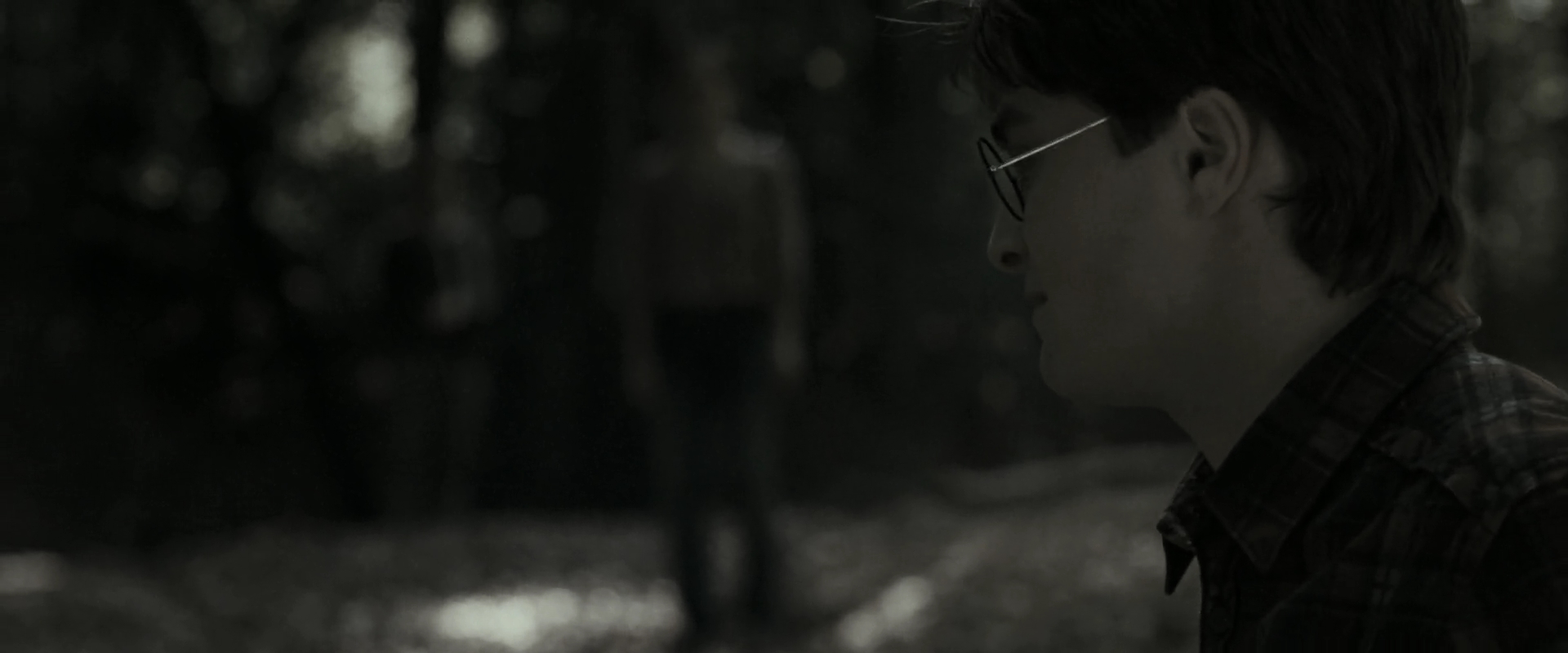 EmmaWatsonFan_dot_nl-HarryPotterAndTheDeathlyHallowsPart1-3895.jpg EmmaWatsonFan_dot_nl-HarryPotterAndTheDeathlyHallowsPart1-3895.jpg