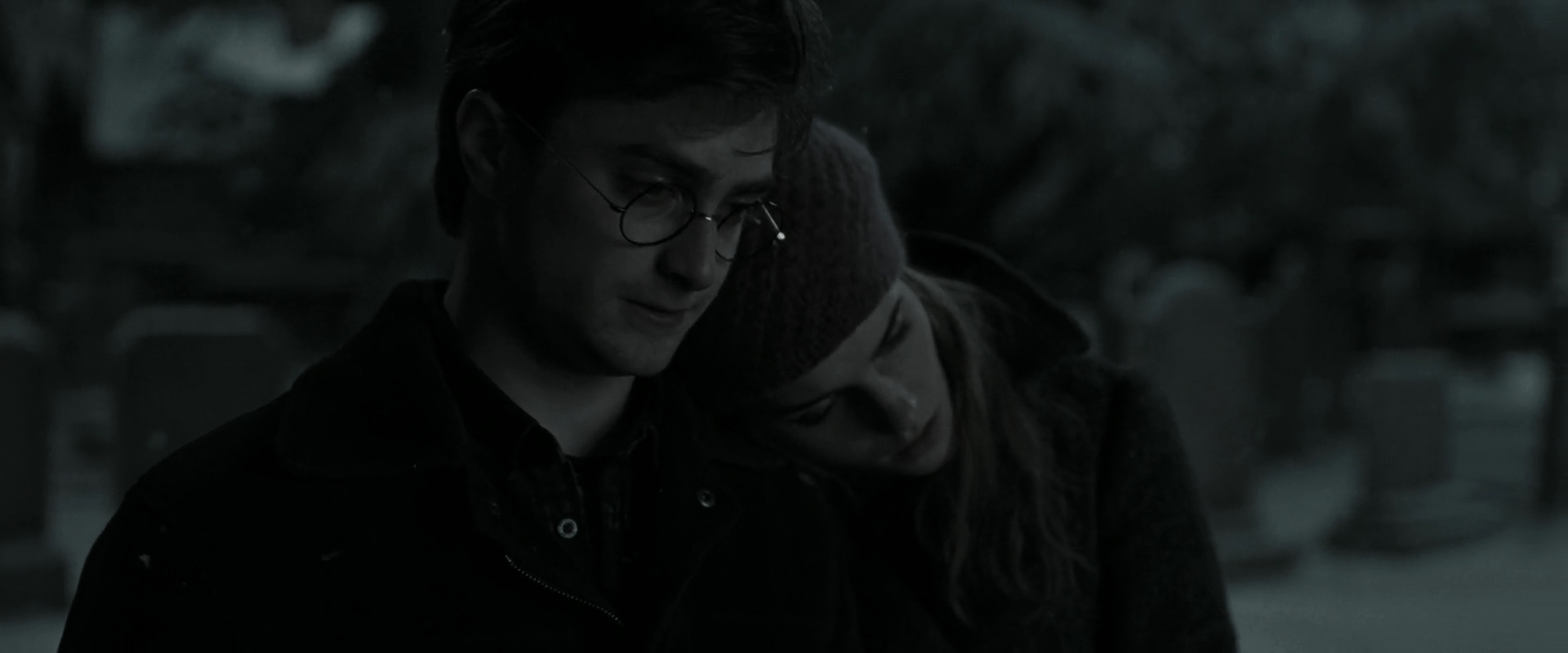 EmmaWatsonFan_dot_nl-HarryPotterAndTheDeathlyHallowsPart1-5085.jpg EmmaWatsonFan_dot_nl-HarryPotterAndTheDeathlyHallowsPart1-5085.jpg