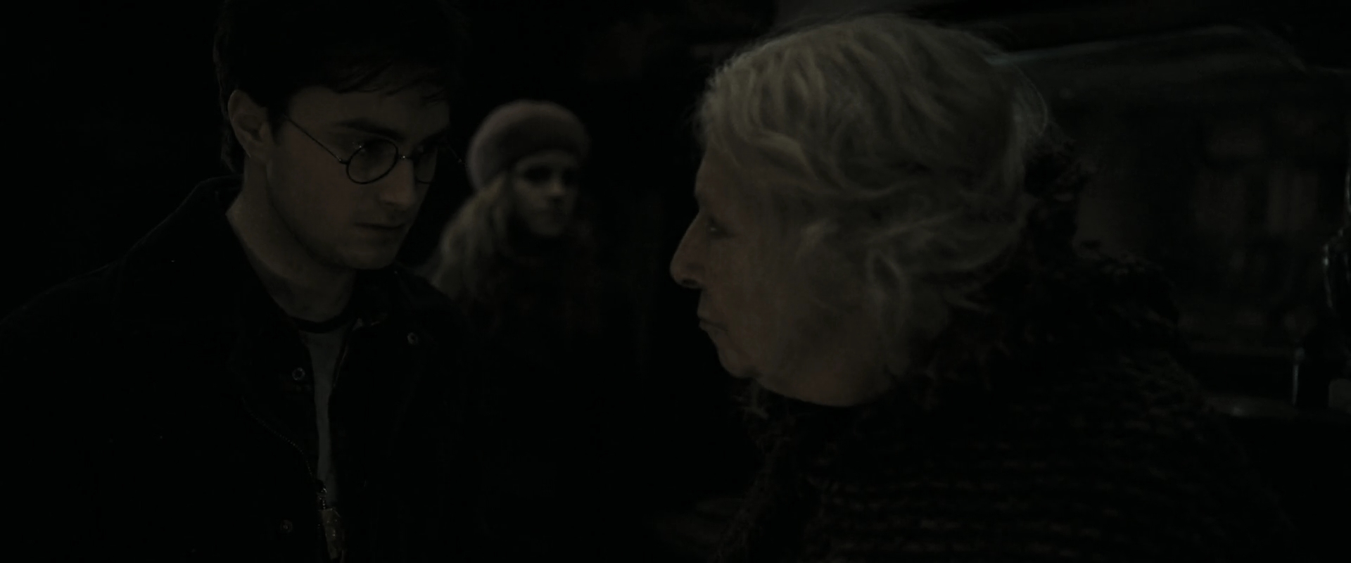 EmmaWatsonFan_dot_nl-HarryPotterAndTheDeathlyHallowsPart1-5187.jpg EmmaWatsonFan_dot_nl-HarryPotterAndTheDeathlyHallowsPart1-5187.jpg