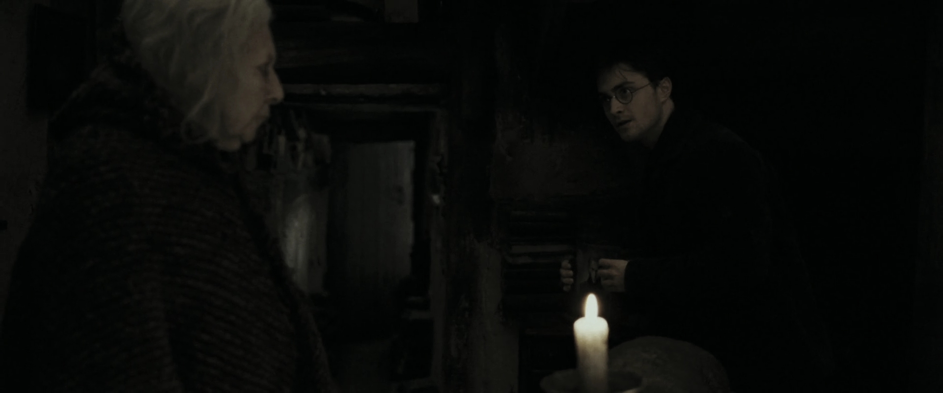 EmmaWatsonFan_dot_nl-HarryPotterAndTheDeathlyHallowsPart1-5206.jpg EmmaWatsonFan_dot_nl-HarryPotterAndTheDeathlyHallowsPart1-5206.jpg