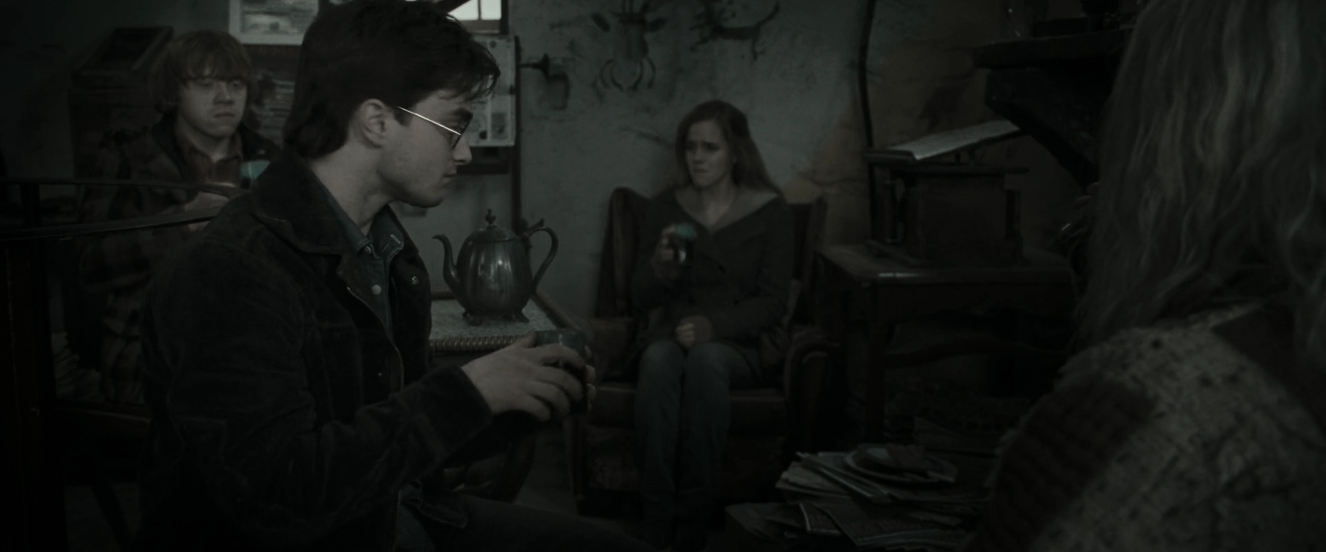 EmmaWatsonFan_dot_nl-HarryPotterAndTheDeathlyHallowsPart1-6342.jpg