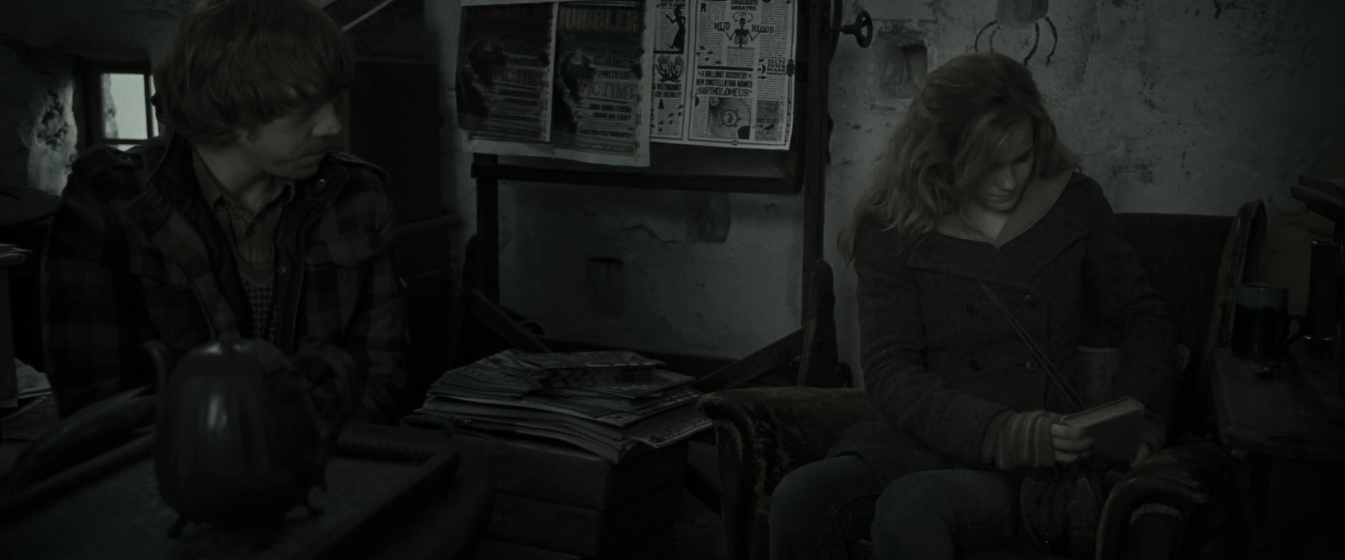 EmmaWatsonFan_dot_nl-HarryPotterAndTheDeathlyHallowsPart1-6394.jpg