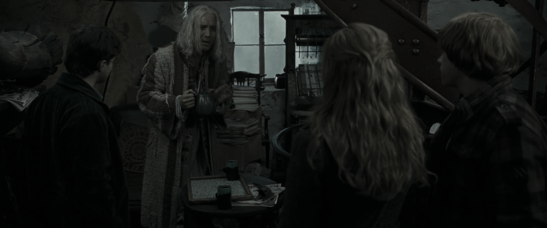 EmmaWatsonFan_dot_nl-HarryPotterAndTheDeathlyHallowsPart1-6704.jpg