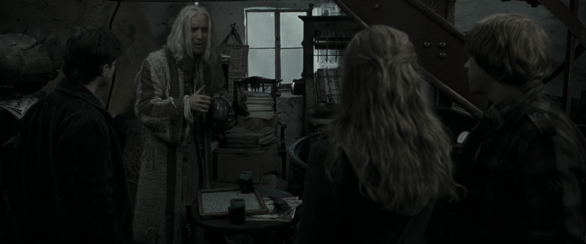 EmmaWatsonFan_dot_nl-HarryPotterAndTheDeathlyHallowsPart1-6705.jpg