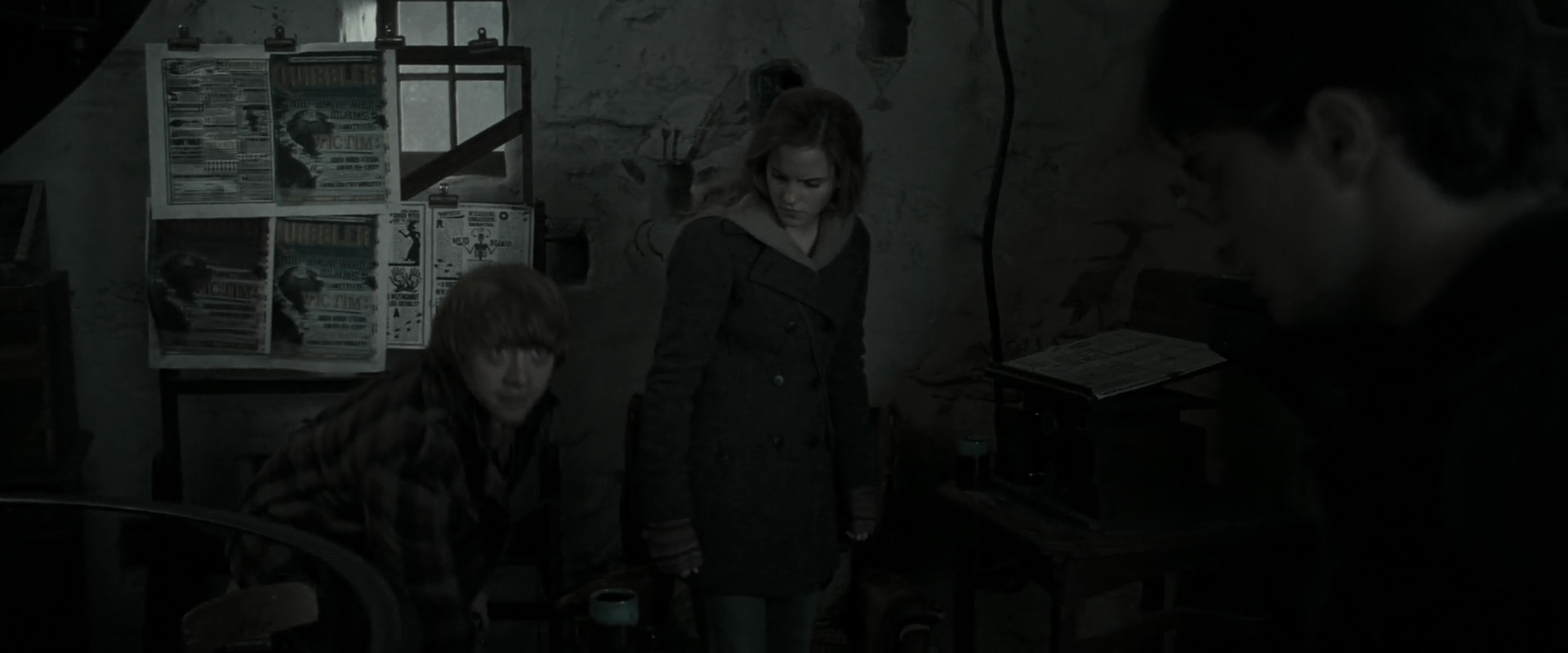 EmmaWatsonFan_dot_nl-HarryPotterAndTheDeathlyHallowsPart1-6712.jpg