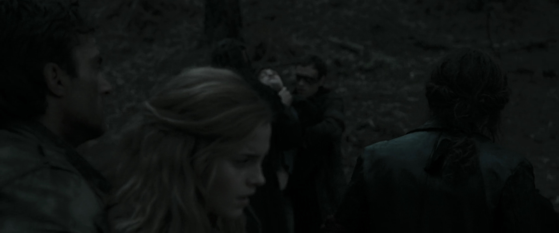 EmmaWatsonFan_dot_nl-HarryPotterAndTheDeathlyHallowsPart1-7031.jpg