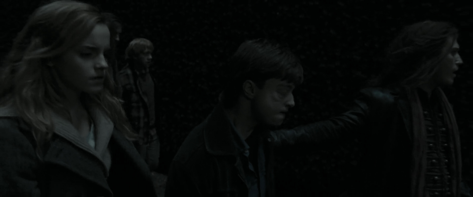 EmmaWatsonFan_dot_nl-HarryPotterAndTheDeathlyHallowsPart1-7080.jpg EmmaWatsonFan_dot_nl-HarryPotterAndTheDeathlyHallowsPart1-7080.jpg