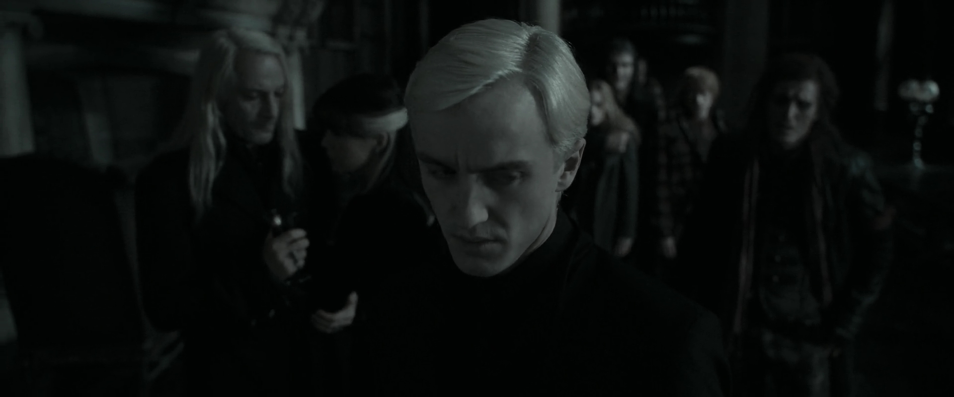 EmmaWatsonFan_dot_nl-HarryPotterAndTheDeathlyHallowsPart1-7135.jpg EmmaWatsonFan_dot_nl-HarryPotterAndTheDeathlyHallowsPart1-7135.jpg