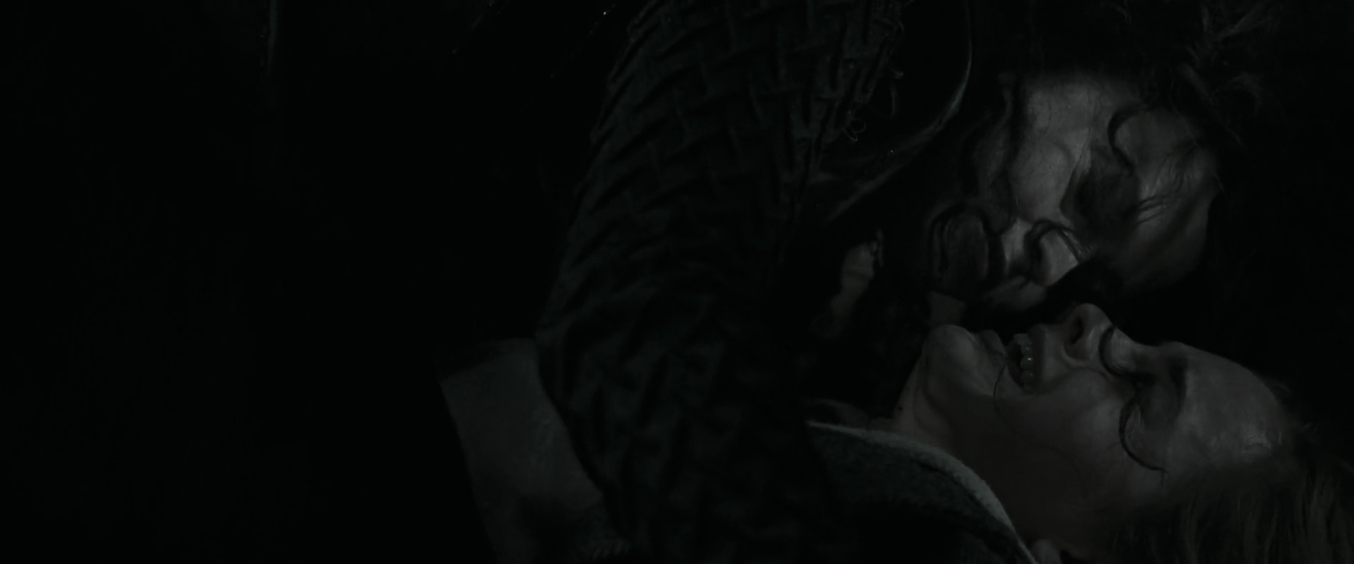 EmmaWatsonFan_dot_nl-HarryPotterAndTheDeathlyHallowsPart1-7251.jpg