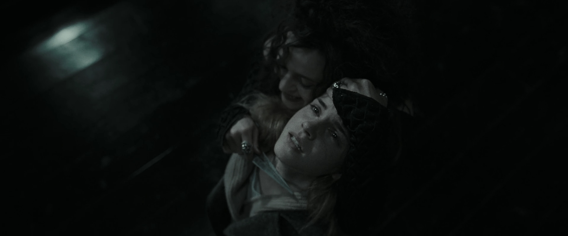 EmmaWatsonFan_dot_nl-HarryPotterAndTheDeathlyHallowsPart1-7472.jpg EmmaWatsonFan_dot_nl-HarryPotterAndTheDeathlyHallowsPart1-7472.jpg