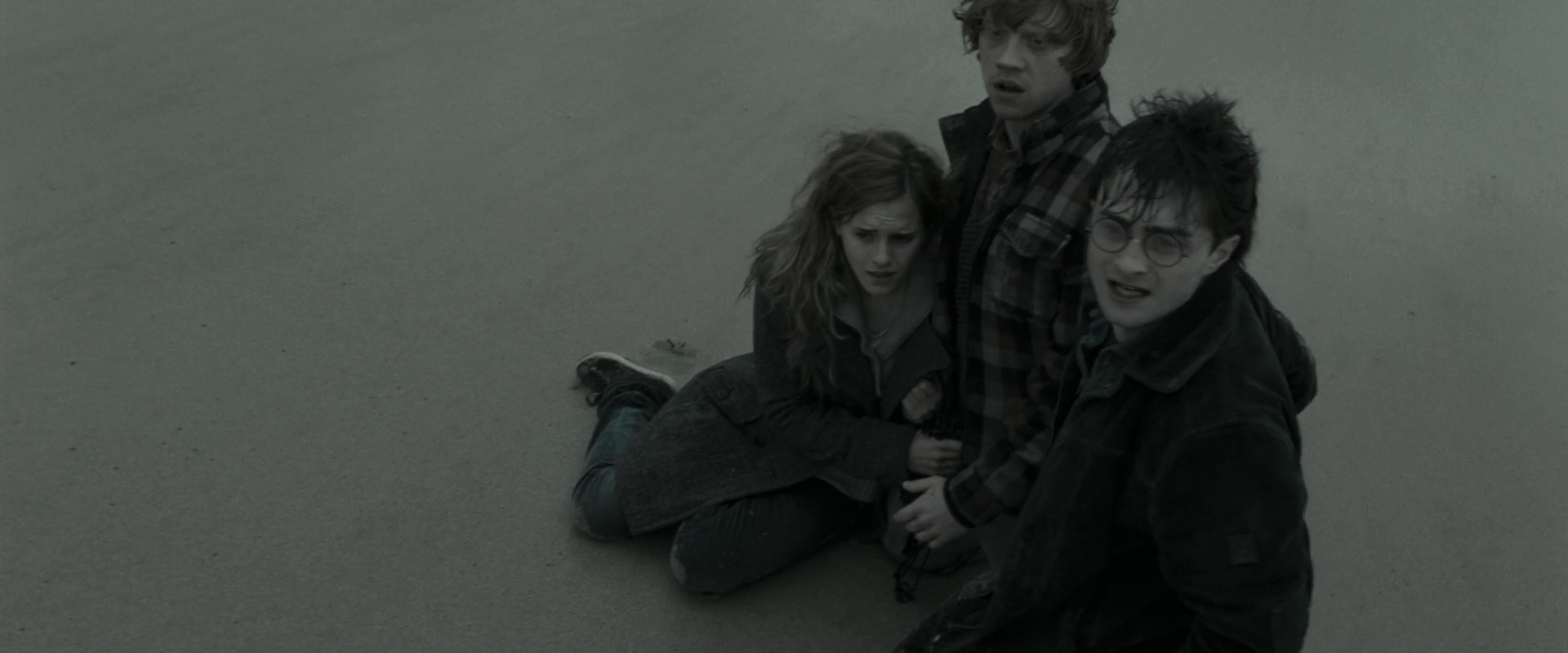 EmmaWatsonFan_dot_nl-HarryPotterAndTheDeathlyHallowsPart1-7561.jpg EmmaWatsonFan_dot_nl-HarryPotterAndTheDeathlyHallowsPart1-7561.jpg