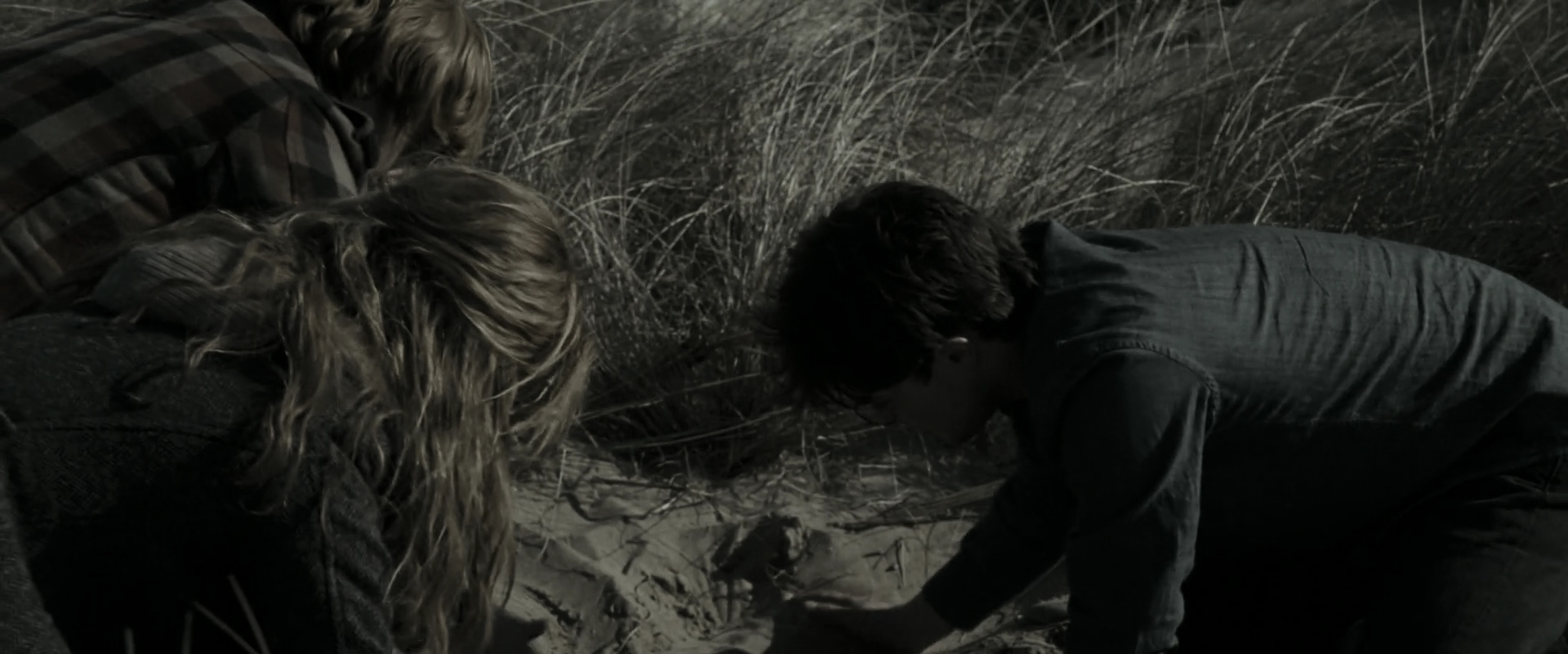 EmmaWatsonFan_dot_nl-HarryPotterAndTheDeathlyHallowsPart1-7723.jpg